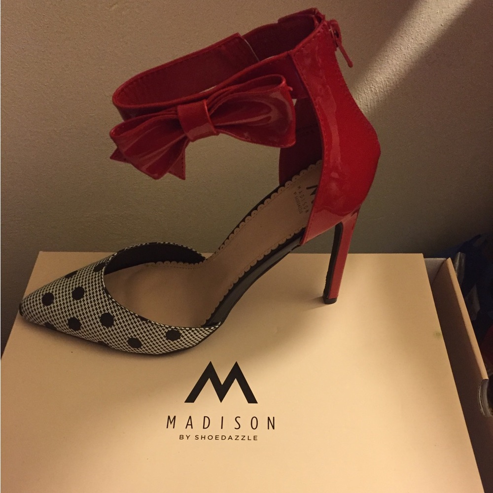 Beautiful black and white polka dot patterned heels with a pop of red!